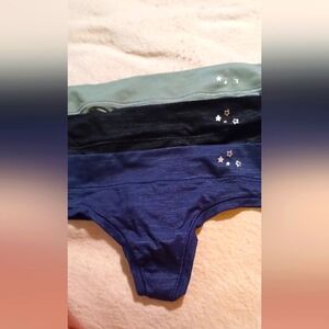 Sale Real me thongs 3 pairs